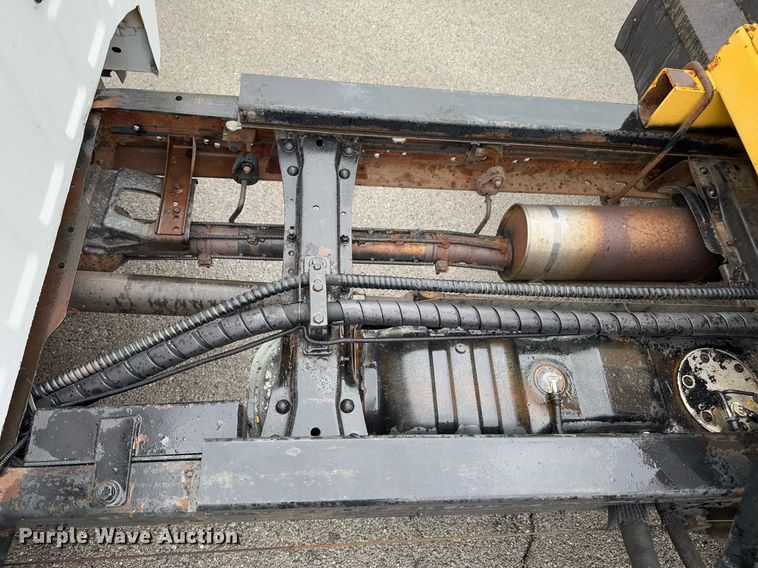 image for item DO0247 2001 Ford F450 Super Duty truck cab and chassis with tree spade