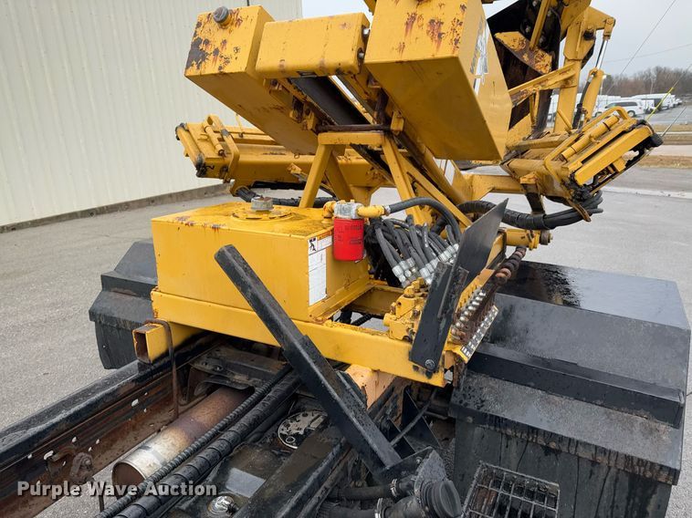 image for item DO0247 2001 Ford F450 Super Duty truck cab and chassis with tree spade