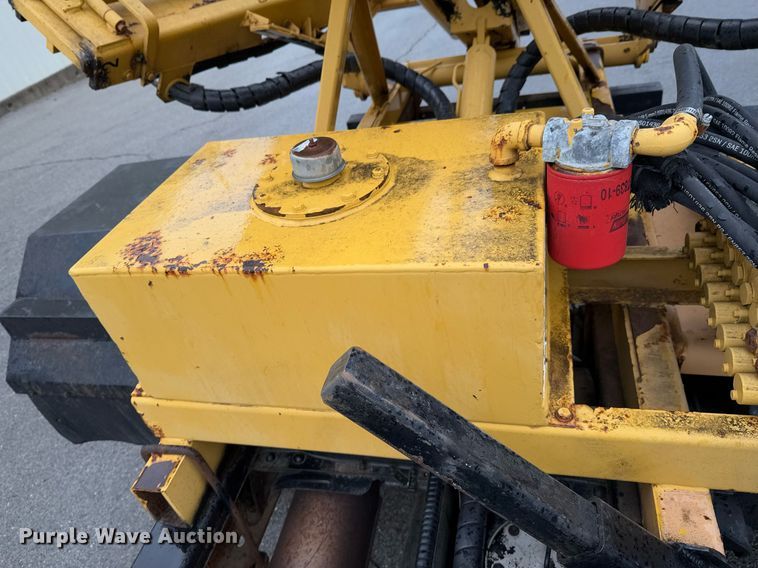 image for item DO0247 2001 Ford F450 Super Duty truck cab and chassis with tree spade