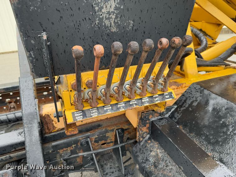 image for item DO0247 2001 Ford F450 Super Duty truck cab and chassis with tree spade