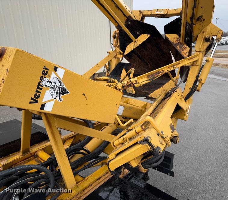 image for item DO0247 2001 Ford F450 Super Duty truck cab and chassis with tree spade