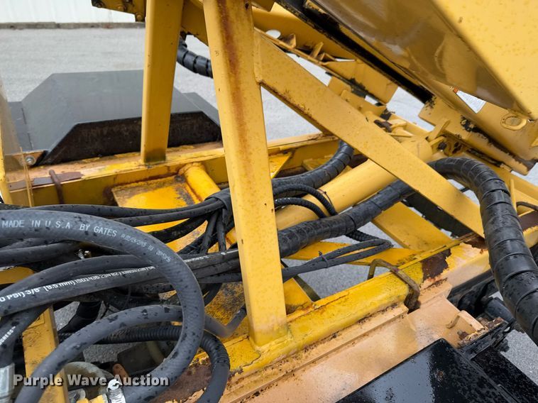 image for item DO0247 2001 Ford F450 Super Duty truck cab and chassis with tree spade