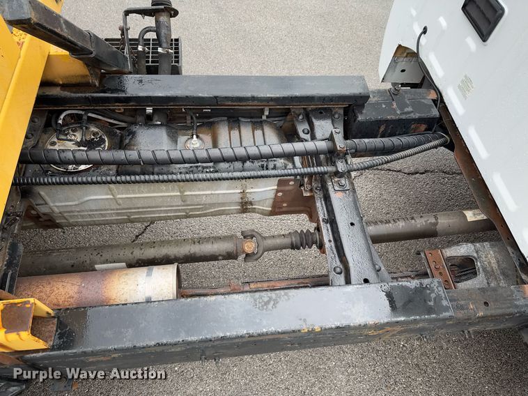 image for item DO0247 2001 Ford F450 Super Duty truck cab and chassis with tree spade