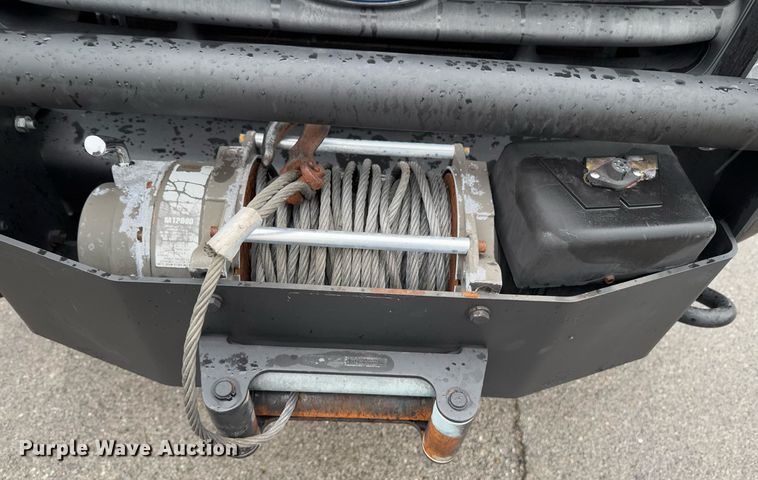 image for item DO0247 2001 Ford F450 Super Duty truck cab and chassis with tree spade