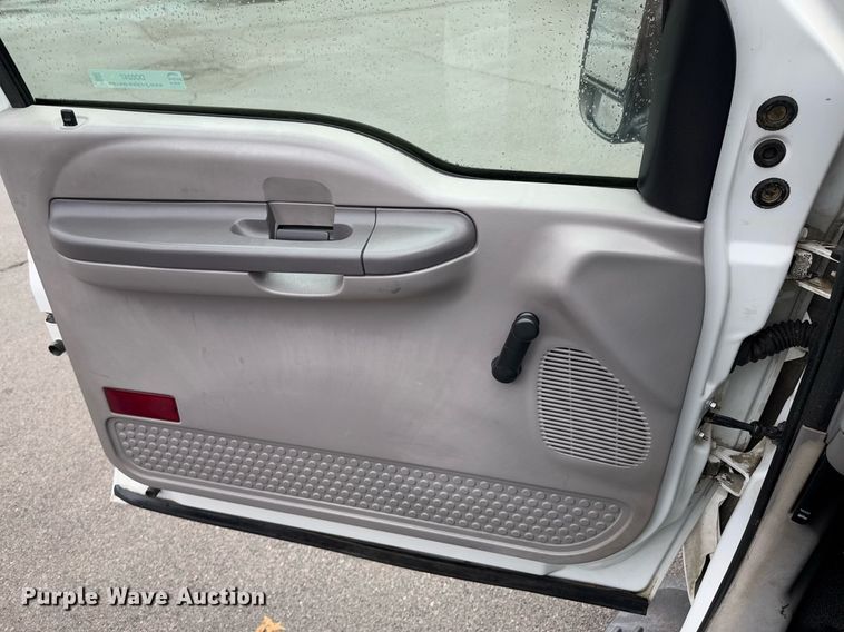 image for item DO0247 2001 Ford F450 Super Duty truck cab and chassis with tree spade