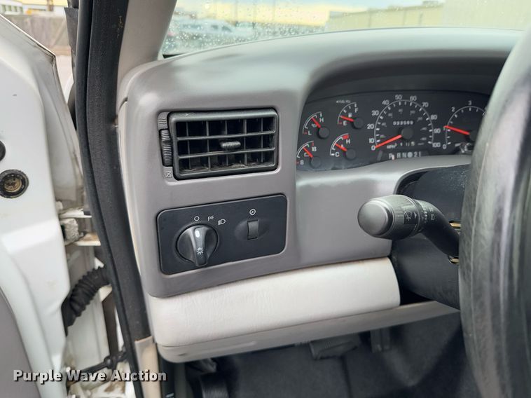 image for item DO0247 2001 Ford F450 Super Duty truck cab and chassis with tree spade