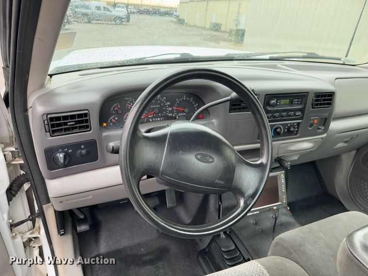 image for item DO0247 2001 Ford F450 Super Duty truck cab and chassis with tree spade