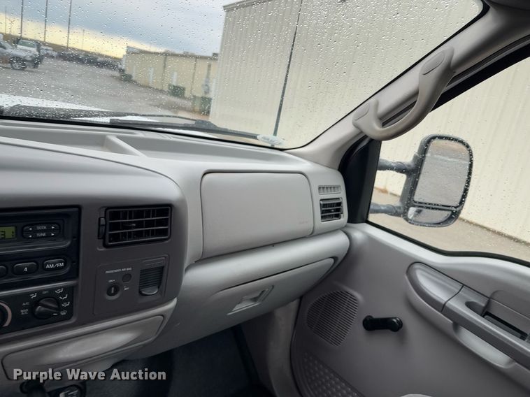 image for item DO0247 2001 Ford F450 Super Duty truck cab and chassis with tree spade