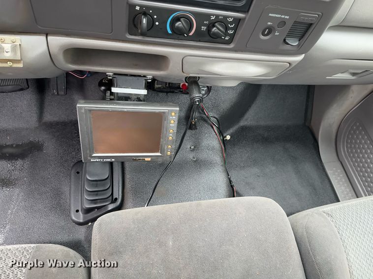 image for item DO0247 2001 Ford F450 Super Duty truck cab and chassis with tree spade