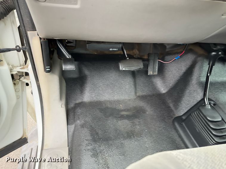 image for item DO0247 2001 Ford F450 Super Duty truck cab and chassis with tree spade