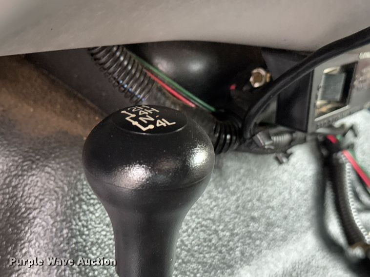 image for item DO0247 2001 Ford F450 Super Duty truck cab and chassis with tree spade