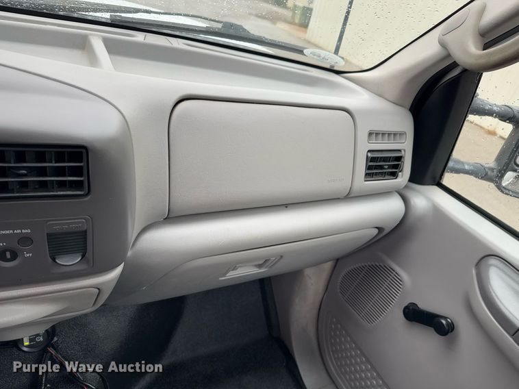 image for item DO0247 2001 Ford F450 Super Duty truck cab and chassis with tree spade