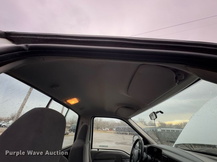 image for item DO0247 2001 Ford F450 Super Duty truck cab and chassis with tree spade