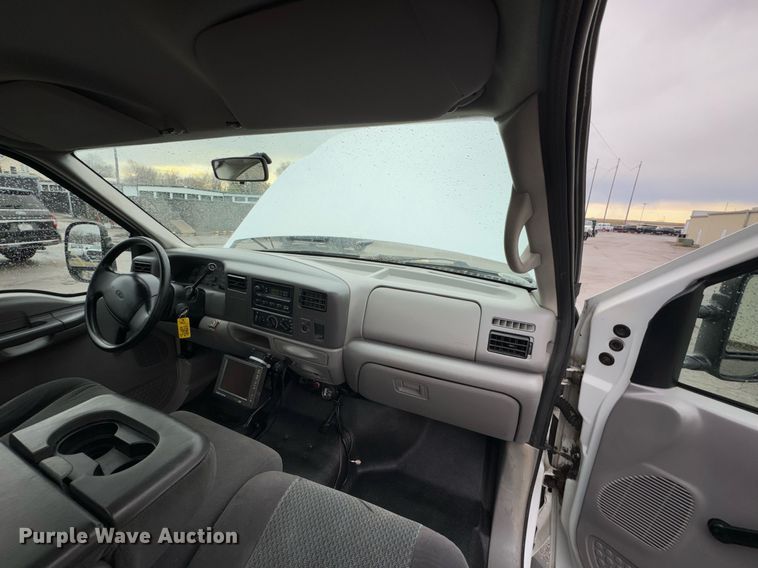 image for item DO0247 2001 Ford F450 Super Duty truck cab and chassis with tree spade