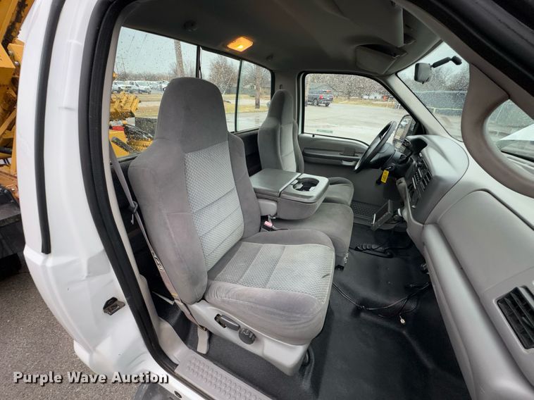 image for item DO0247 2001 Ford F450 Super Duty truck cab and chassis with tree spade