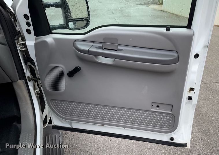 image for item DO0247 2001 Ford F450 Super Duty truck cab and chassis with tree spade