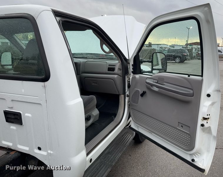 image for item DO0247 2001 Ford F450 Super Duty truck cab and chassis with tree spade