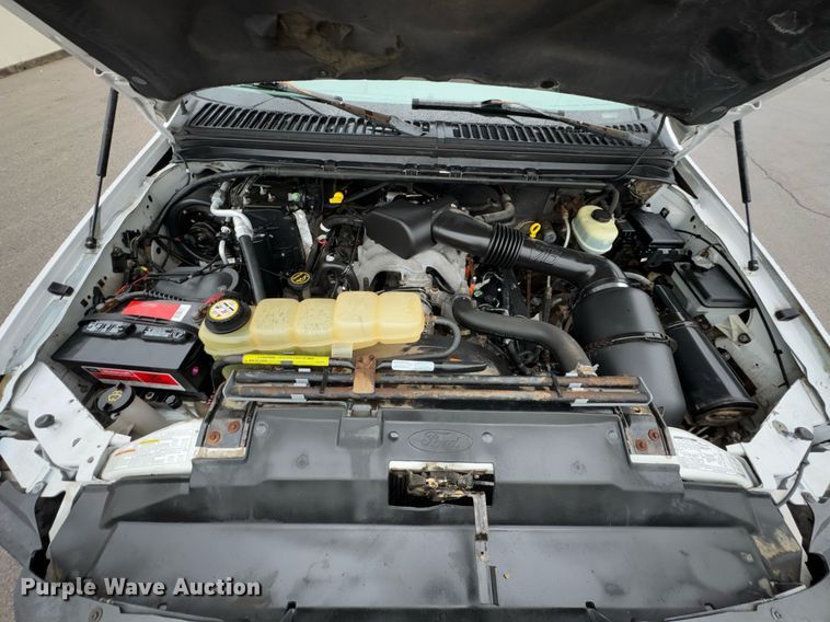 image for item DO0247 2001 Ford F450 Super Duty truck cab and chassis with tree spade