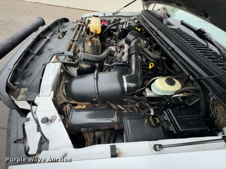 image for item DO0247 2001 Ford F450 Super Duty truck cab and chassis with tree spade