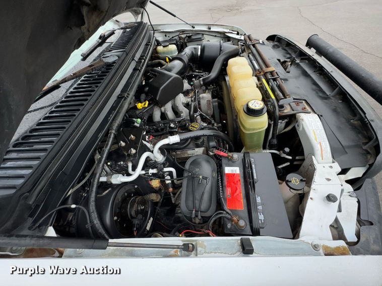 image for item DO0247 2001 Ford F450 Super Duty truck cab and chassis with tree spade