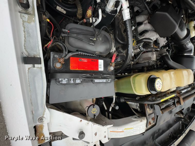 image for item DO0247 2001 Ford F450 Super Duty truck cab and chassis with tree spade