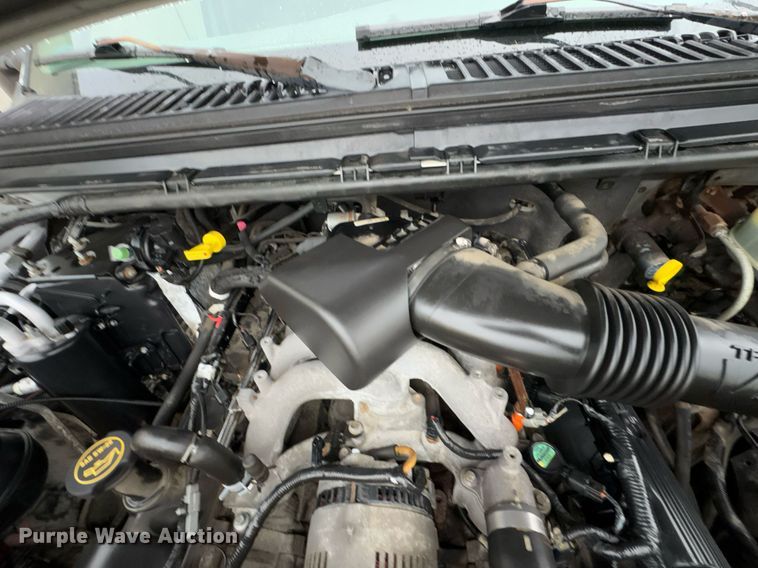 image for item DO0247 2001 Ford F450 Super Duty truck cab and chassis with tree spade