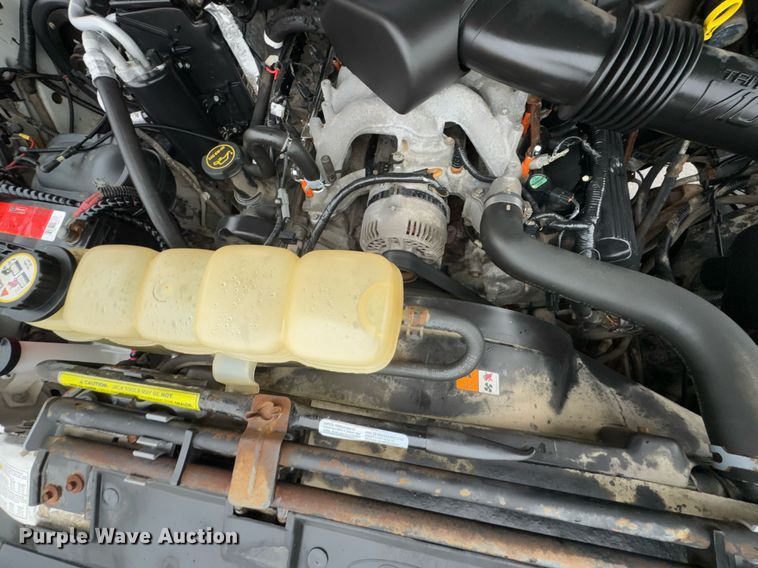 image for item DO0247 2001 Ford F450 Super Duty truck cab and chassis with tree spade