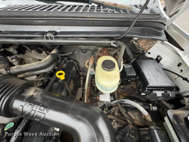 image for item DO0247 2001 Ford F450 Super Duty truck cab and chassis with tree spade