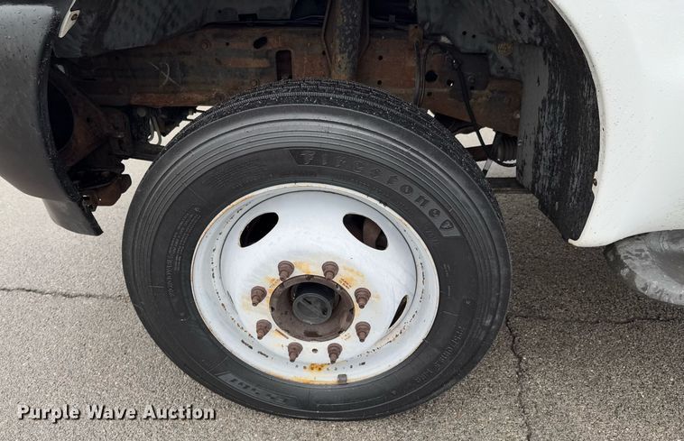 image for item DO0247 2001 Ford F450 Super Duty truck cab and chassis with tree spade