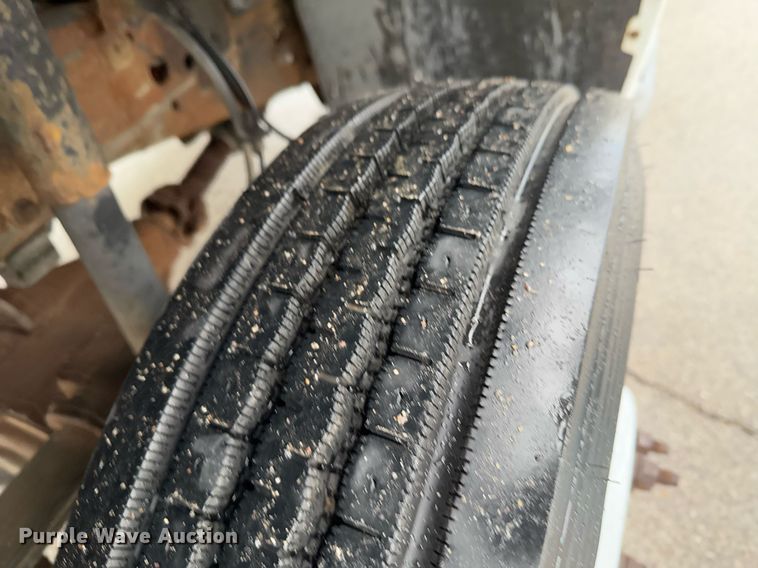 image for item DO0247 2001 Ford F450 Super Duty truck cab and chassis with tree spade