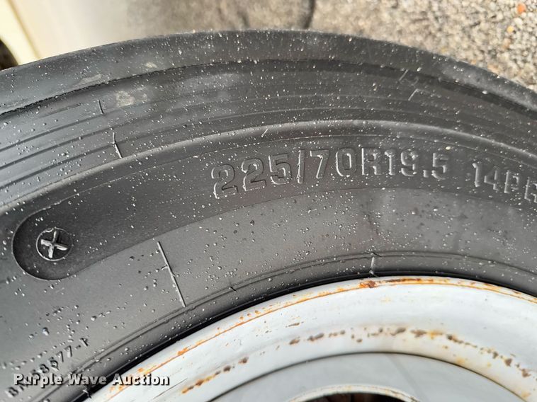 image for item DO0247 2001 Ford F450 Super Duty truck cab and chassis with tree spade