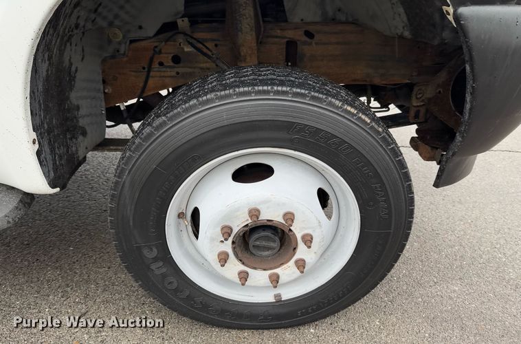 image for item DO0247 2001 Ford F450 Super Duty truck cab and chassis with tree spade