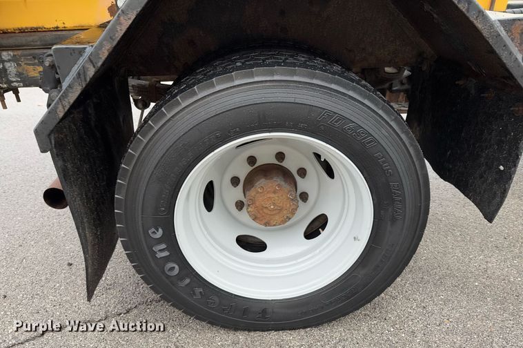 image for item DO0247 2001 Ford F450 Super Duty truck cab and chassis with tree spade