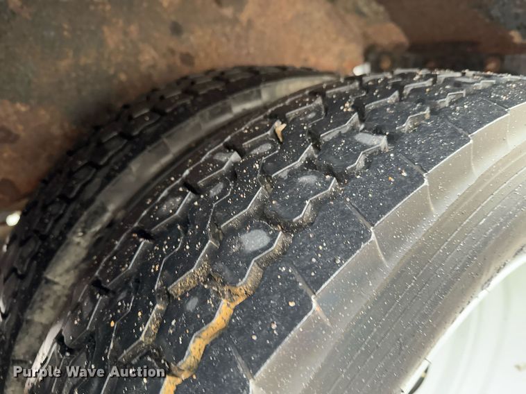 image for item DO0247 2001 Ford F450 Super Duty truck cab and chassis with tree spade