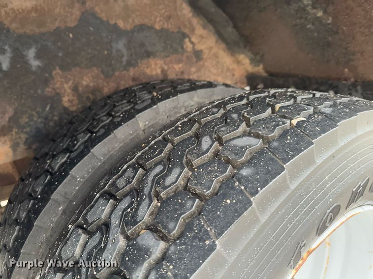 image for item DO0247 2001 Ford F450 Super Duty truck cab and chassis with tree spade