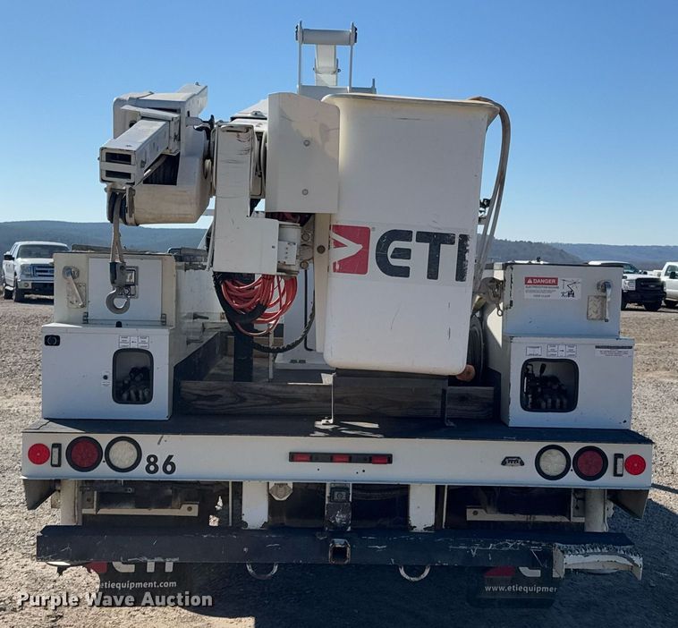 image for item DO0257 2015 Dodge Ram 5500 bucket truck