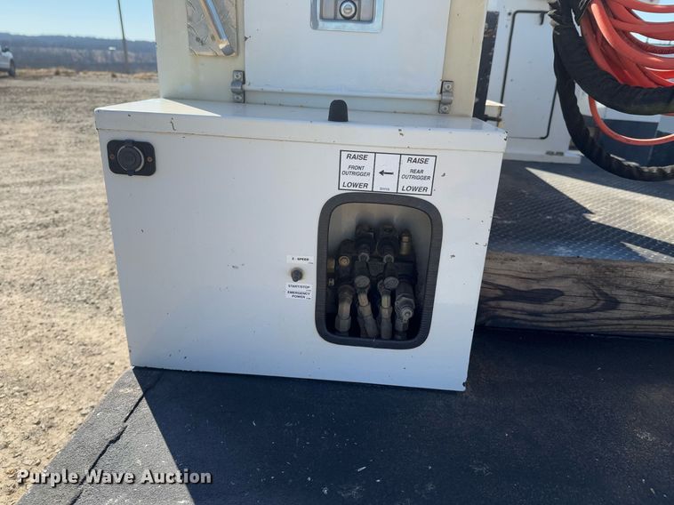 image for item DO0257 2015 Dodge Ram 5500 bucket truck