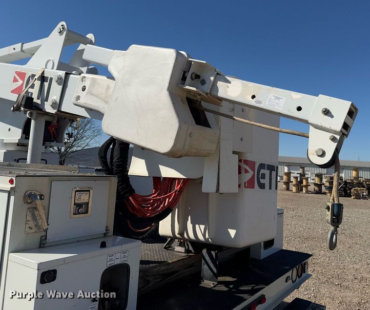 image for item DO0257 2015 Dodge Ram 5500 bucket truck