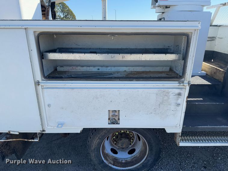 image for item DO0257 2015 Dodge Ram 5500 bucket truck