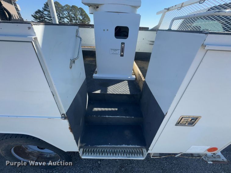 image for item DO0257 2015 Dodge Ram 5500 bucket truck