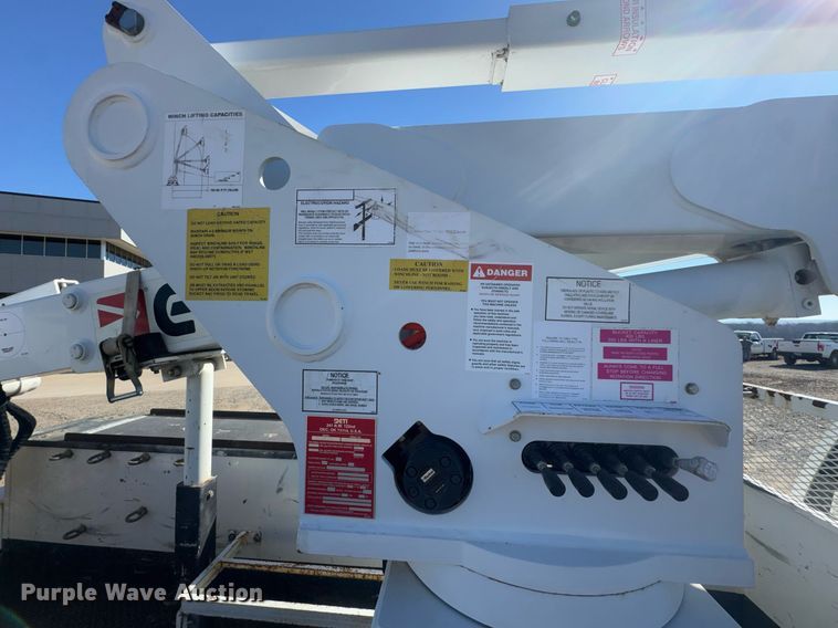 image for item DO0257 2015 Dodge Ram 5500 bucket truck