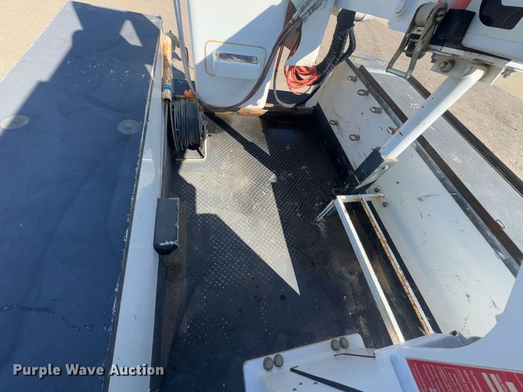 image for item DO0257 2015 Dodge Ram 5500 bucket truck