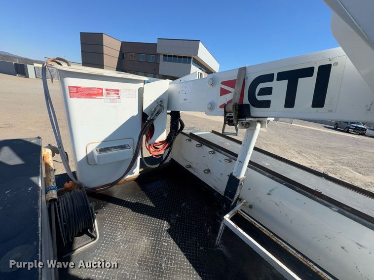 image for item DO0257 2015 Dodge Ram 5500 bucket truck