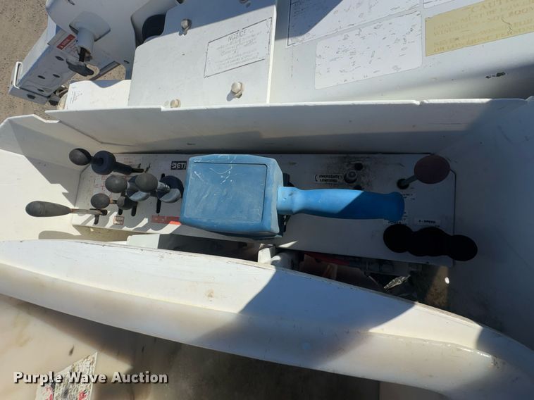 image for item DO0257 2015 Dodge Ram 5500 bucket truck