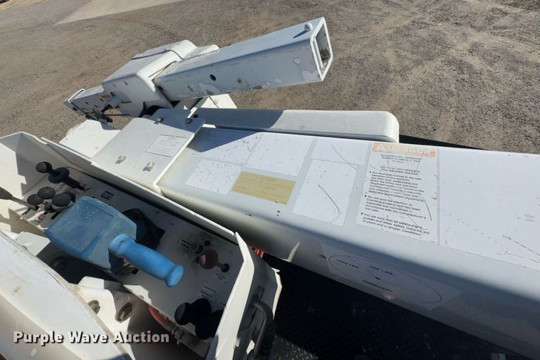 image for item DO0257 2015 Dodge Ram 5500 bucket truck