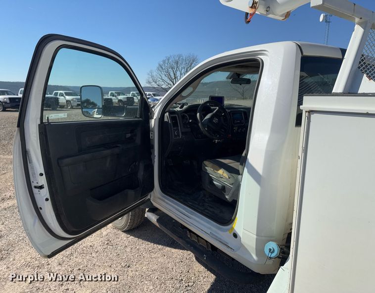 image for item DO0257 2015 Dodge Ram 5500 bucket truck