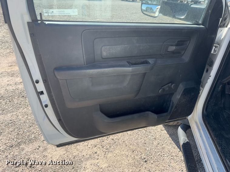 image for item DO0257 2015 Dodge Ram 5500 bucket truck