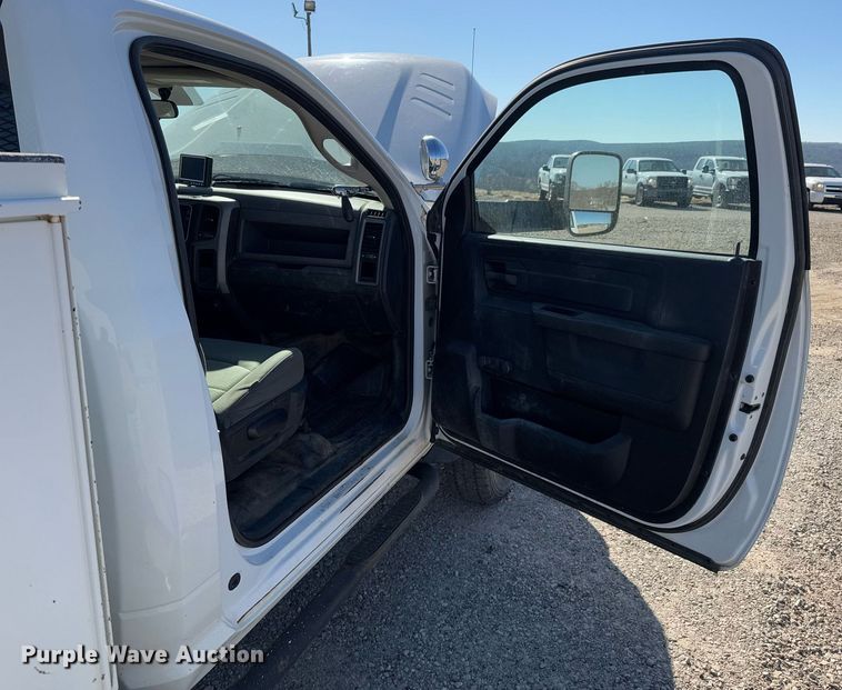 image for item DO0257 2015 Dodge Ram 5500 bucket truck