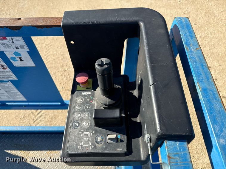 image for item DO2663 2018 Genie GS3369 RT scissor lift