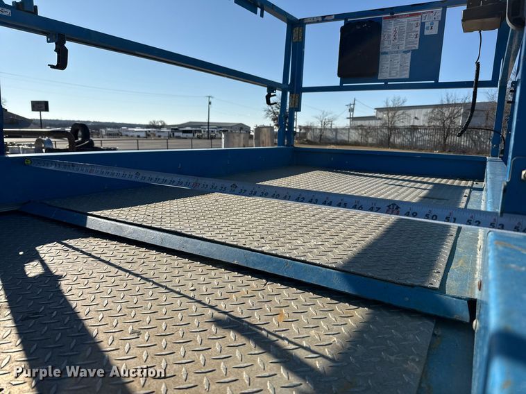 image for item DO2663 2018 Genie GS3369 RT scissor lift